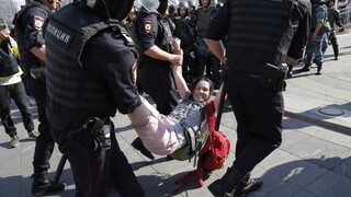 Ruská opozícia zvolala protest, polícia zatkla viac ako tisíc ľudí