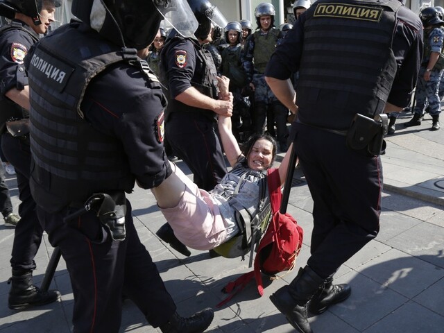 Ruská opozícia zvolala protest, polícia zatkla viac ako tisíc ľudí