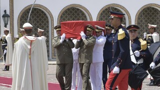 Svetoví lídri a tisícky Tunisanov sa lúčili s prezidentom Sabsím