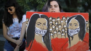 Najprv s ním vraj išli dobrovoľne. Muž sa priznal k vraždám tínedžeriek