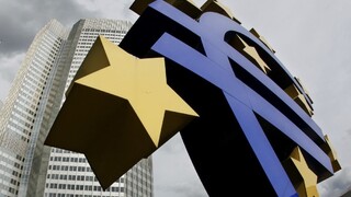 ECB zavádza opatrenia. Je to riskantné sociálne inžinierstvo, tvrdia ekonómovia