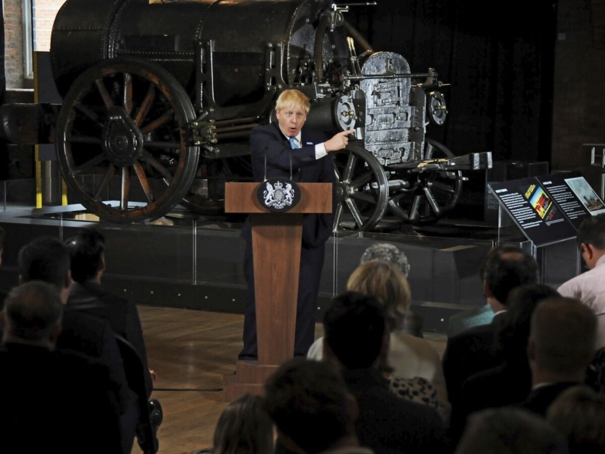 Briti štartujú prípravy na tvrdý brexit, Johnson zvolil turbo režim