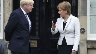 Johnson rokoval v Škótsku, jeho postoj nazvali katastrofou