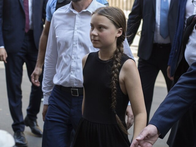Aktivistka odmietla lietadlo, na konferenciu sa bude plaviť