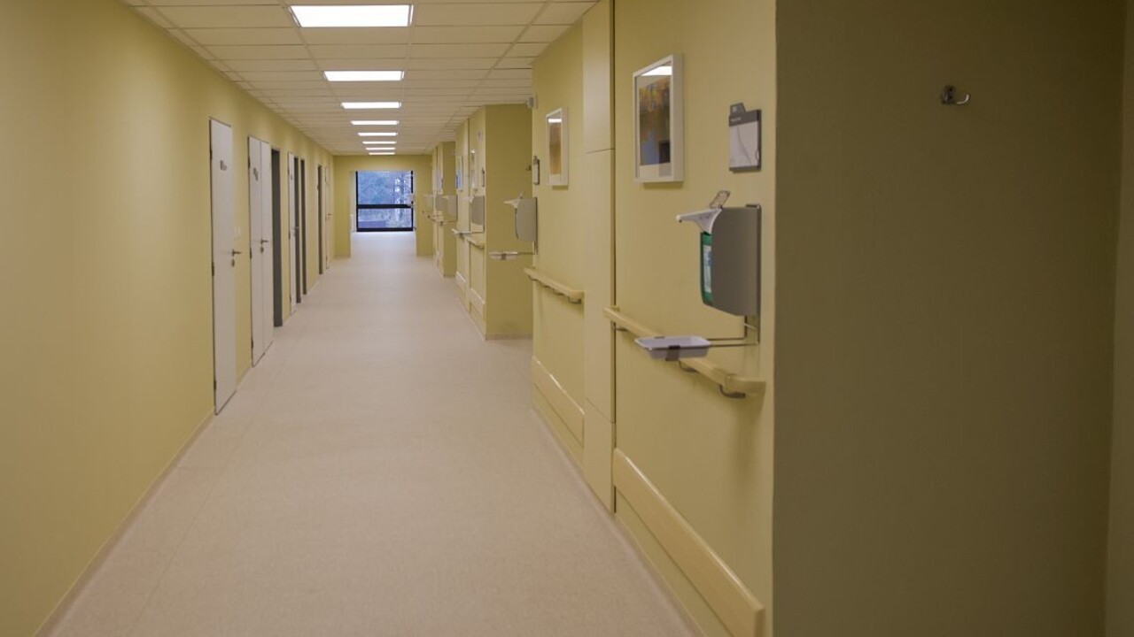 Nemocnicami sa šíri nebezpečná baktéria. Je odolná voči liekom