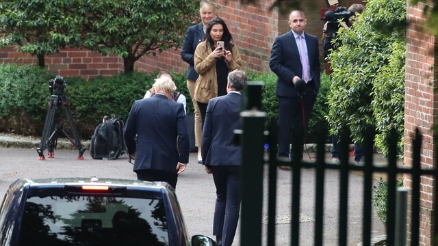 Johnson sa v Severnom Írsku stretol s nesúhlasom ohľadom brexitu