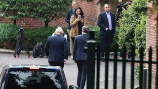 Johnson sa v Severnom Írsku stretol s nesúhlasom ohľadom brexitu