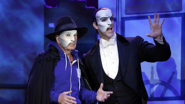 Počas cesty z Európy zomrel režisér Evity či Fantóma opery