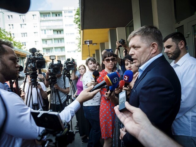 Správy majú podľa Fica prekryť škandál šéfa PS. Truban reagoval