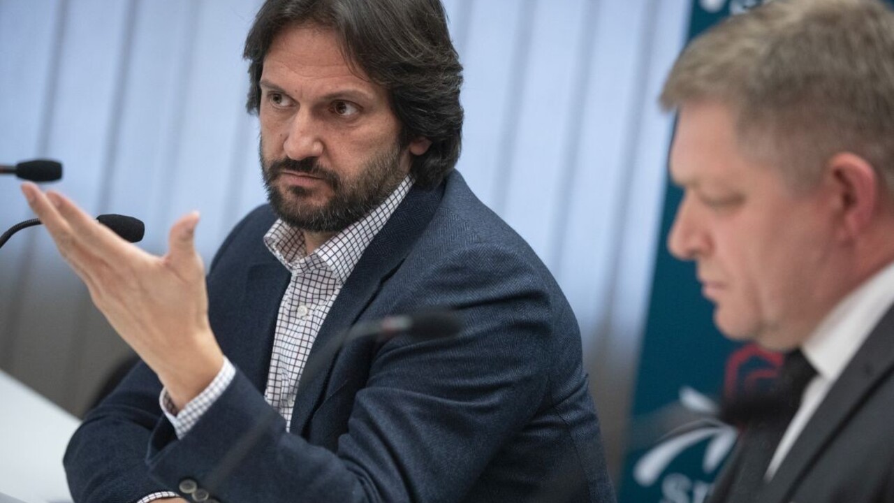 Nezmysel, hovorí Kaliňák. Prepojenia Smeru a Kočnera odmietol