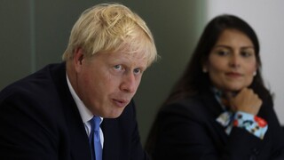 Briti sa pripravujú na tvrdý brexit, vláda sa ho nebojí