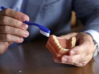 Chlapec šokoval lekárov. Boleli ho zuby, našli ich viac ako 500