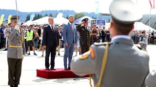 Na najväčšiu leteckú šou na Slovensku prišli Gajdoš i Pellegrini