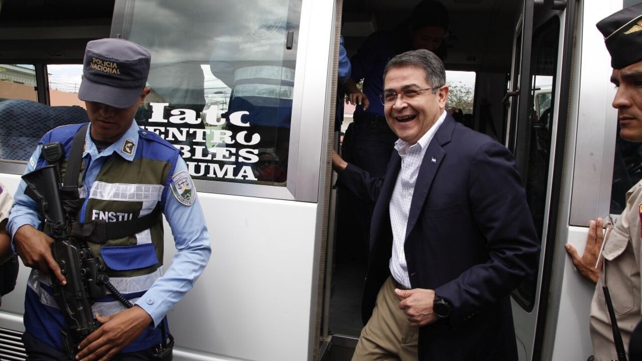 Pašeráci ho mali udržať pri moci. Prezident čelí obvineniu