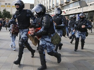 Aj napriek rozsiahlemu zatýkaniu chystá ruská opozícia ďalší protest