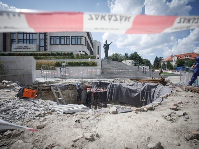 Fico prispel zo svojich peňazí na Dankov projekt veľkého stožiara