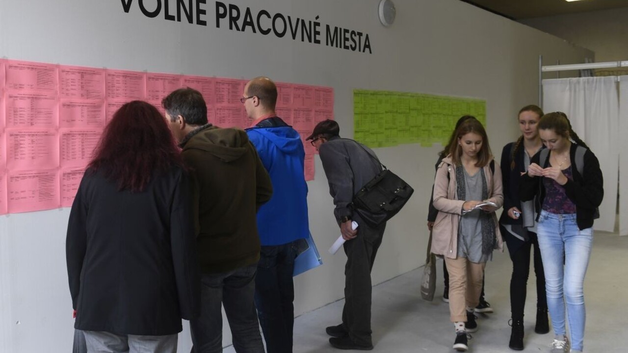 Riaditeľku úradu práce odvolali, je obvinená z úplatkárstva