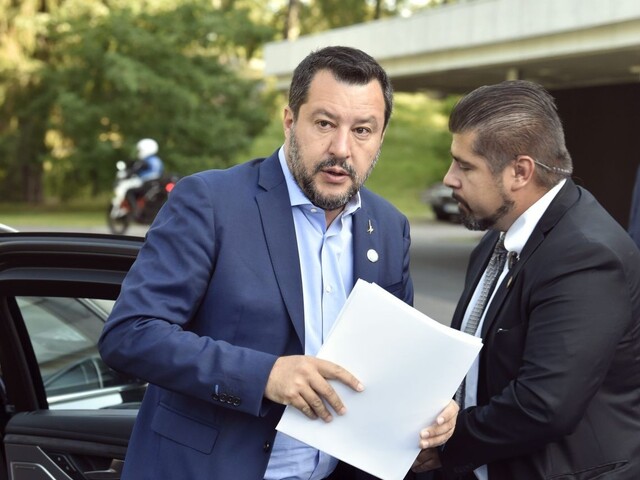 Salvini získal dôveru, vláda schválila prísnejší zákon o migrantoch