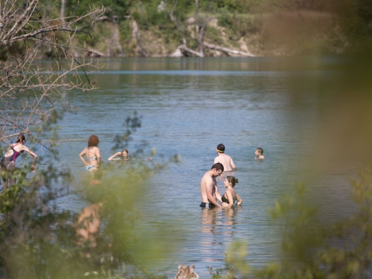 Čaká nás horúci víkend. Teploty sa vyšplhajú k 35 stupňom