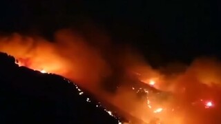Na dovolenkovom ostrove v Španielsku vypukol obrovský požiar