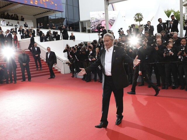 Syn prezradil, ako sa má Alain Delon po porážke. Ukázal fotografiu