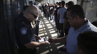 USA sprísnia podmienky na udelenie víz, týkajú sa výšky príjmu