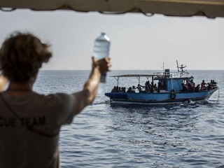 Taliansko odmieta prijať aj bábätká, podľa súdu porušuje zákon