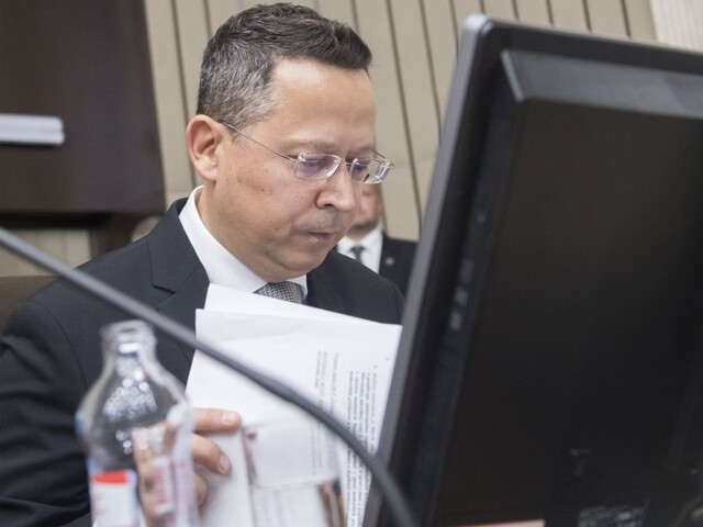 Šetrite, vyzval minister financií po zlých správach o ekonomike