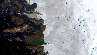 Nový objav vedcov šokoval, v Arktíde padajú so snehom i plasty