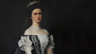 Bezbranné ženy, samostatní muži. Šaty majú svoje skryté významy