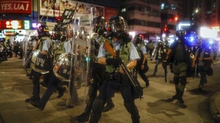 Trump si neželá násilie v Hongkongu, čaká ho telefonát so Siom