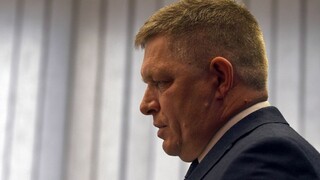 O osude SR nemôžu rozhodovať neoverené SMS chvastúňa, tvrdí Fico