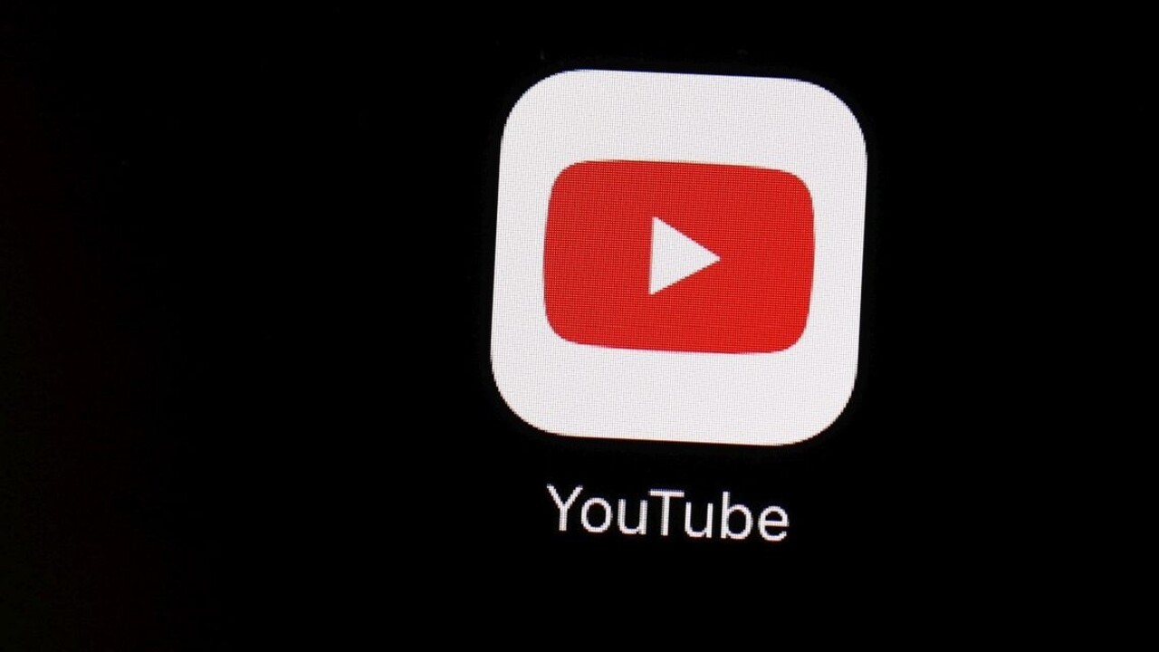 YouTube spravil rázny krok, zmazal archív konšpiračného rádia