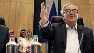 Juncker musel ukončiť dovolenku, podstúpi naliehavú operáciu