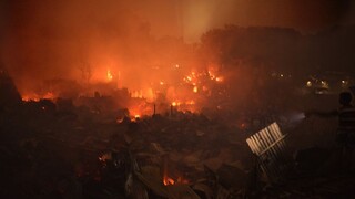 V slume vypukol rozsiahly požiar, o domov prišli desaťtisíce ľudí