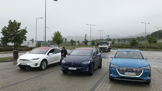 Audi e-tron verzus Tesla X a Honda HR-V Sport