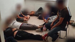 Skryli sa pod vagóny. Polícia zadržala migrantov z Afganistanu