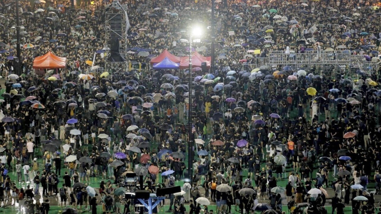 Nemiešajte sa do udalostí v Hongkongu, varuje Čína Kanadu