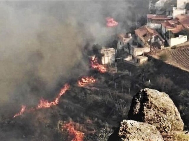 Požiar na Kanárskych ostrovoch sa šíri ďalej, tisícky ľudí evakuovali