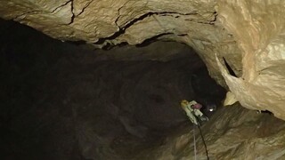 V najhlbšej tatranskej jaskyni uviazli ľudia. Zachraňujú ich i Slováci