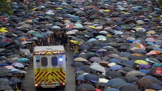 Vláda v Hongkongu sľúbila dialóg, stanovila si však podmienku