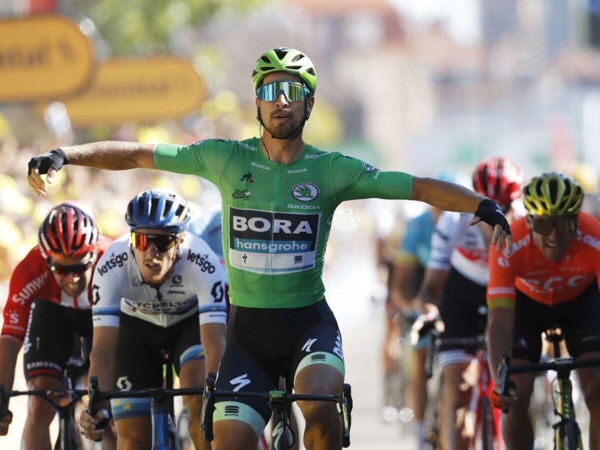 Lietadlo, ktorým letel Sagan, núdzovo pristálo. Unikal mu olej