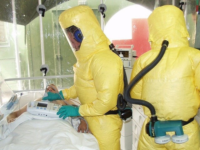 Testy nových liekov ukázali, že vírus Ebola je liečiteľný
