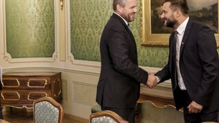 Obnova železničnej stanice či trvalé pobyty. Vallo diskutoval s premiérom