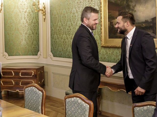 Obnova železničnej stanice či trvalé pobyty. Vallo diskutoval s premiérom