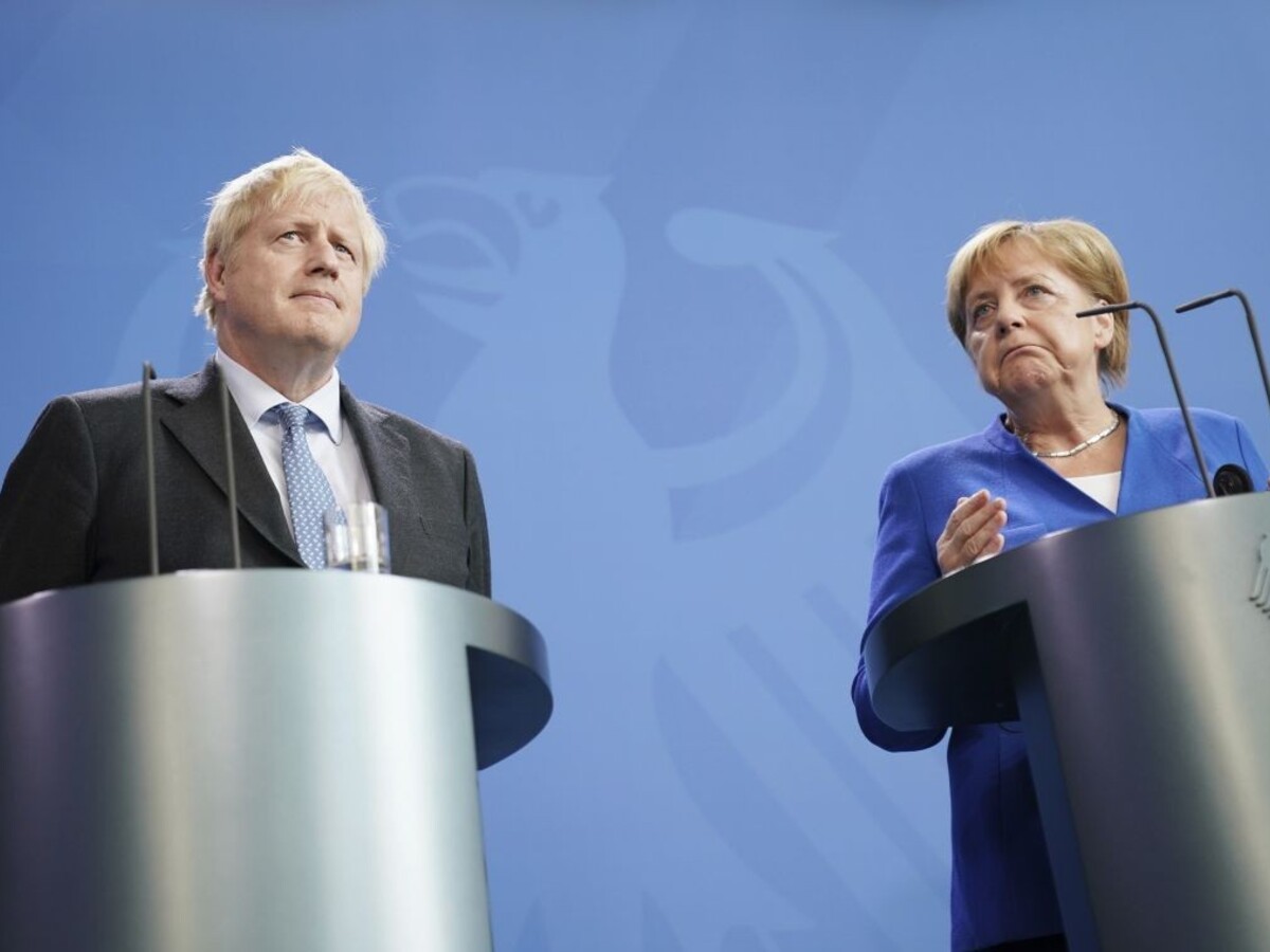 Na návrat Ruska do G7 nie je vhodný čas, myslia si Johnson a Merkelová
