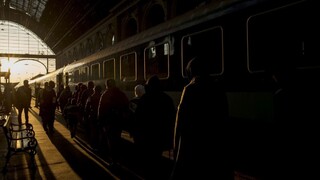 Rýchlik prešiel slovenské hranice a zrazil sa s autom. Hlásia mŕtvych