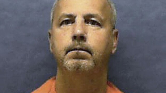 Obete dusil uterákmi i lístím. Popravili sériového vraha gejov