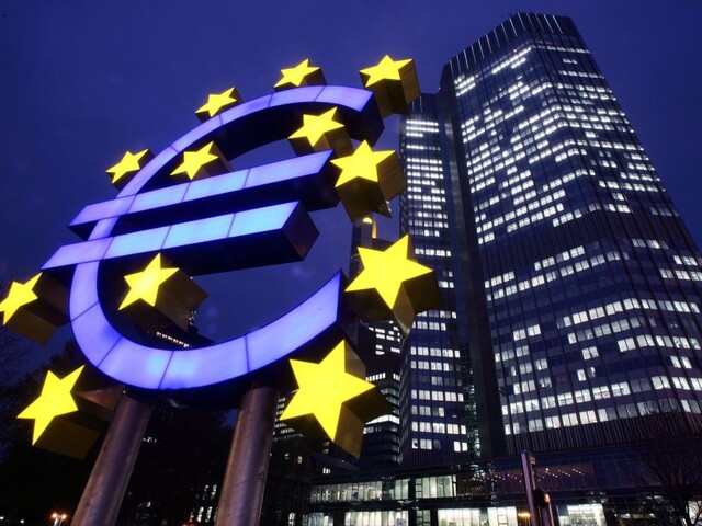 ECB zrejme pomôže ekonomike. Guvernéri bánk sú situáciou znepokojení