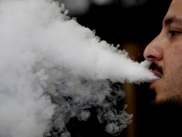 V USA evidujú prvú smrť fajčiara e-cigariet, úrady náplne preveria